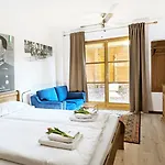 Ulanska Zagroda 4*