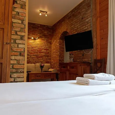 Ulanska Zagroda 住宿加早餐酒店 Czlopa