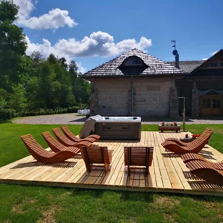 Ulanska Zagroda 住宿加早餐酒店 Czlopa