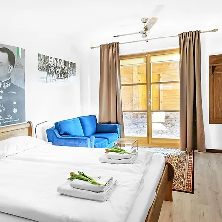 Ulanska Zagroda 4*